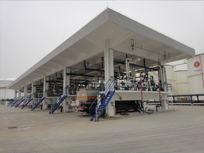 汽柴油裝車(chē)現(xiàn)場(chǎng)圖 汽柴油裝車(chē)現(xiàn)場(chǎng)圖